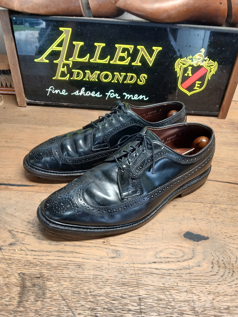 Allen Edmonds Men’s Black Brogue Wingtip Dress Shoes